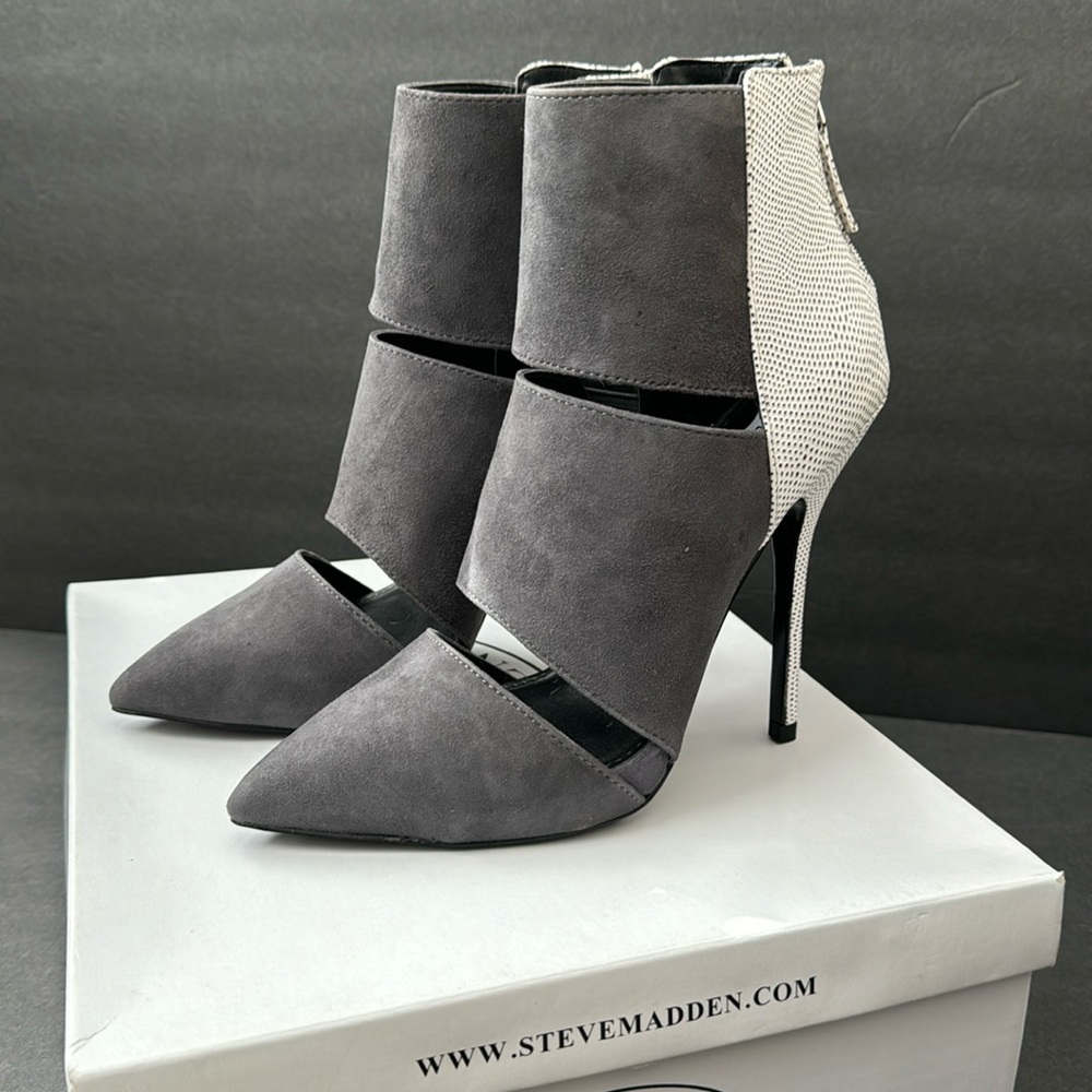 Make an offer! NIB Steve Madden suede grey Multi Open Cut Ankle Pump Heel Size 7